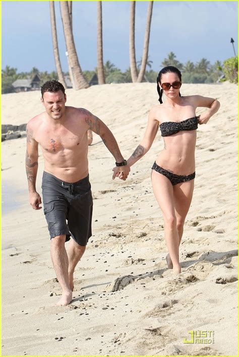 Megan Fox And Brian Austin Green Kisses On The Beach Photo 2455615