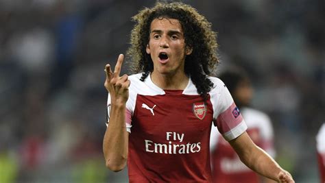 Emery tells guendouzi to cut his hair. VIDEO. Arsenal: Emery défend Guendouzi après son expulsion