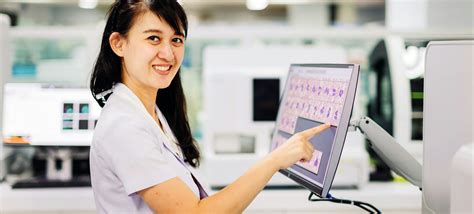 What Is a Medical Technologist (and How Do I Become One)? | Coursera