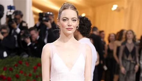 Emma Stone S Poor Things Gets Eight Minute Standing Ovation For Daring Scenes