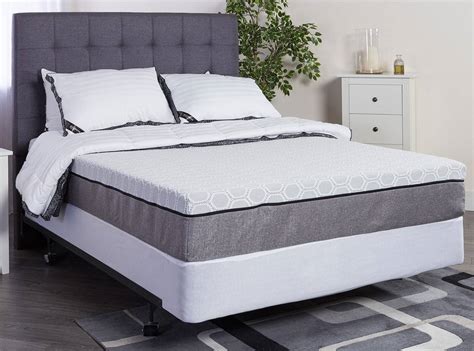 In a queen size bed, each sleeper gets 30 inches of space to themselves. Mattress Queen, Mattress Twin Comparison Shopper - MattressNut