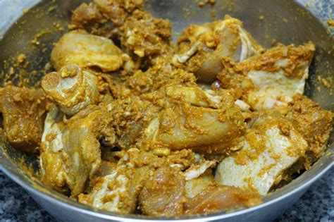 Ayam goreng berempah,menu yang agak senang disediakan. Nasi Lemak Lover: Ayam Goreng Berempah (Malay Spiced Fried ...