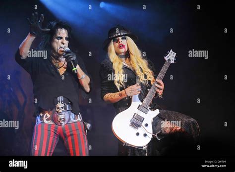 Alice Cooper And Orianthi Hi Res Stock Photography And Images Alamy
