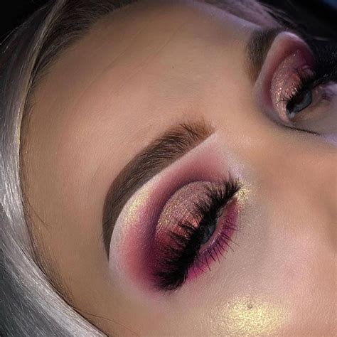 Dramatic Pink Cutcrease Eye Shadow Look Fall Makeup Looks Glam