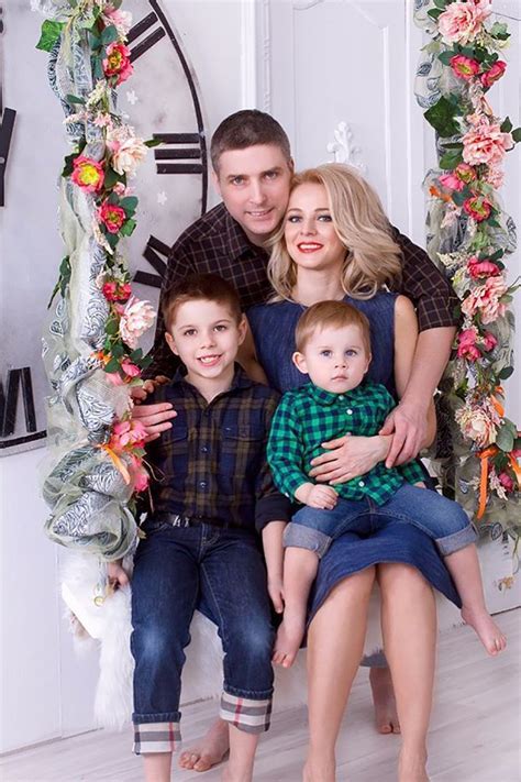 Семейная фотосессия в фотостудии в Москве Профессиональные Платье на свадьбу Платье