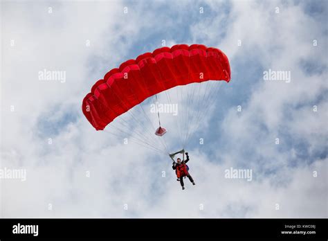 Parachute Hi Res Stock Photography And Images Alamy