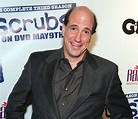 Sam Lloyd, Who Appeared on ‘Scrubs’ and ‘Seinfeld,’ Dies at 56