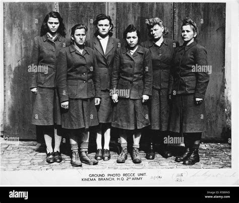 Weibliche Wachen Belsen Concentration Camp 1945 Stockfotografie Alamy