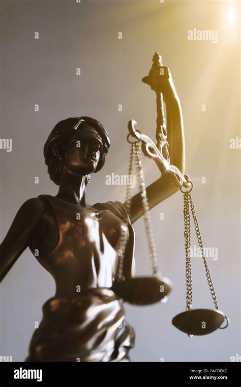Estatua De La Justicia Ciega Fotografías E Imágenes De Alta Resolución