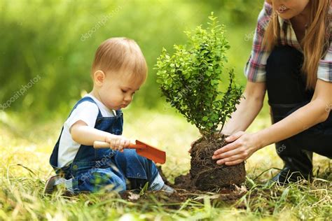 Cute Baby Boy Planting Tree With Parent In Garden — Stock Photo