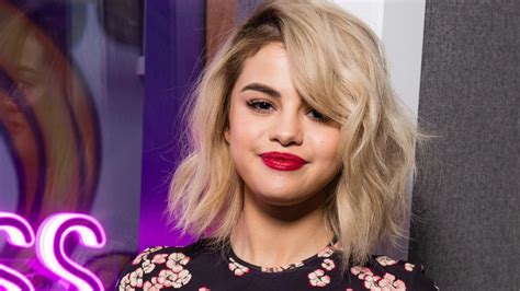 Selena Gomez Trägt Pelz Ihre Fans Sind Sauer
