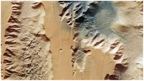 Grand Canyon On Mars Esa Clicks Martian Feature Thats Bigger Than