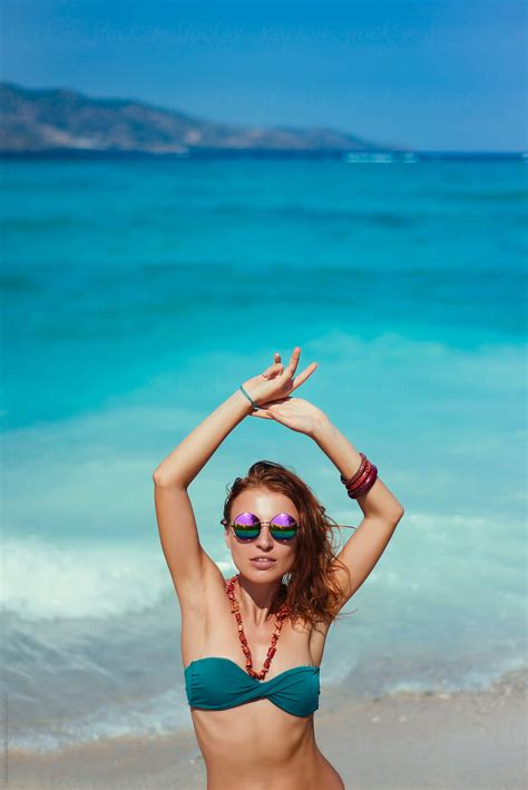 Ver Young Woman At The Tropical Beach Del Colaborador De Stocksy Alexander Grabchilev Stocksy