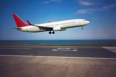 Airplane Side View Stock Photos Pictures And Royalty Free Images Istock