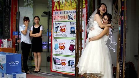 Chinese Lesbian Marks Mothers Day With Call For Reproductive Rights — Radio Free Asia