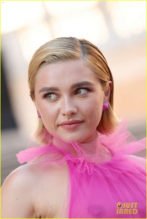 Florence Pugh Wears Sheer Gown At Valentino S Rome Fashion Show Photos Photo
