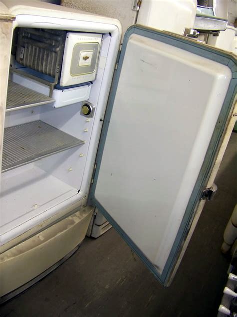 Refrigerators from frigidaire come in french door, side by side and refrigerator/freezer only models. 1950 Frigidaire - Antique Appliances