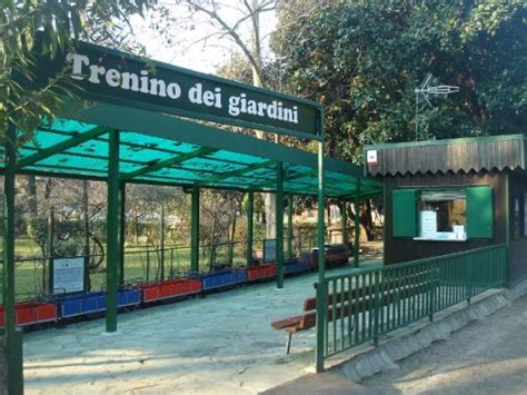 Find what to do today, this weekend, or in july. Il trenino per i bambini - Foto di Giardini Pubblici Indro ...