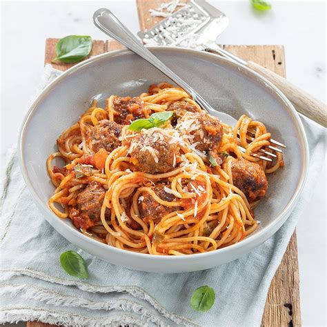 Spaghetti Met Gehaktballetjes In Tomatensaus Recept Lekker Eten The