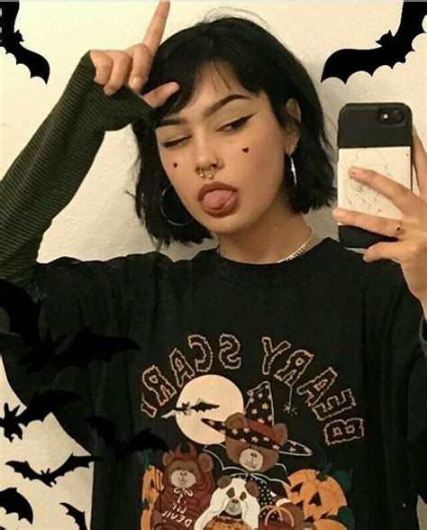 Pin By ♡ʜᴏᴄᴇʟʏɴ♡ On ♡dark Outfits Aesthetic Girl