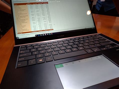 Asus Zenbook Pro 15 Ux580 Screenpad Untuk Multitasking Medcomid