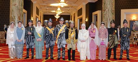 Sultan abdullah sultan ahmad shah, the ruler of the malaysia state of pahang, was named the country's new king thursday following the shock abdication of sultan muhammad v earlier this month. 5 Malaysian Royal Family Members You Might Have A Crush On