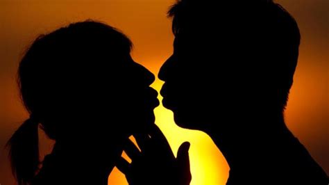 Tag Des Kusses Psychologe Sagt Warum Küssen Wichtiger Als Sex Für Die Beziehung Ist