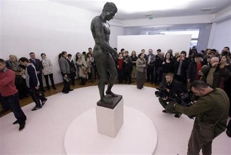 2.05 metres (6 feet 9 inches) apoxyomenos (the scraper) is one of the conventional subjects of ancient greek votive sculpture; Pin on Croatian Apoxyomenos