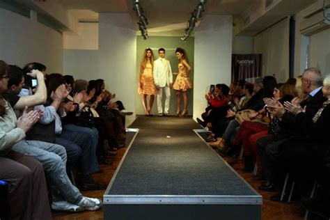 Escuela De Modelo Modelaje Desfile En La Pasarela De Eamoda De Nuestros