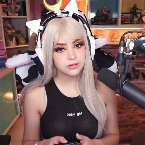 fake girls twitch streamers youtubers cool girl boobs beautiful women glamour icon