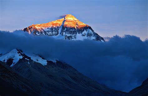 Mount Everest Seen From The Tibetian Himalayas Wonders Of The World