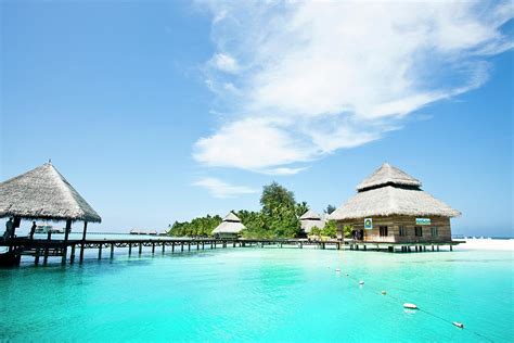 Rajské ostrovy uchvacují dokonalými plážemi, luxusem hotelových resortů i bohatým podmořským světem. Maledivy - Dovolená 2021 - CK FISCHER - CKFischer.Pager.Page 2