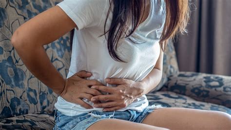 Kidney infections usually start in the urinary tract and bladder, and from there can spread to the kidneys, causing local inflammation and pain in the kidney. Pain in lower left side of body near hip, THAIPOLICEPLUS.COM