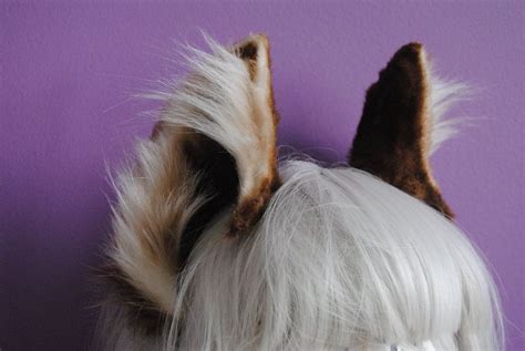 Shape one ear by folding the wire of the pipe cleaner upwards into a point and then back down. Wolf ears | Wolf ears, Cosplay diy, Cosplay props