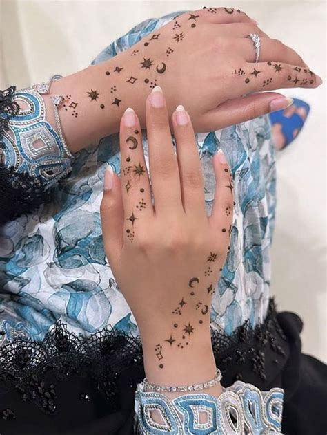 22 Henna Designs Inspired By The Night Sky Sparkly Stars Suns