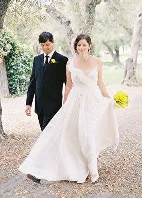 Anne hathaway married adam schulman today at a private estate in big sur, ca. Wedding Style Icon: 8 Wedding Ideas Inspired by Anne ...