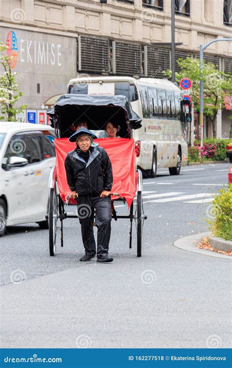Japanische Rickshaw Jinrikisha In Tokio Japan Redaktionelles Stockfoto Bild Von Rikscha