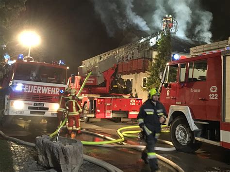 Dachstuhlbrand In Ludesch Vier Feuerwehren Im Einsatz Ludesch Volat
