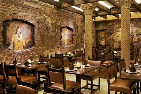The Best Restaurants in Mumbai's Fort Neighborhood