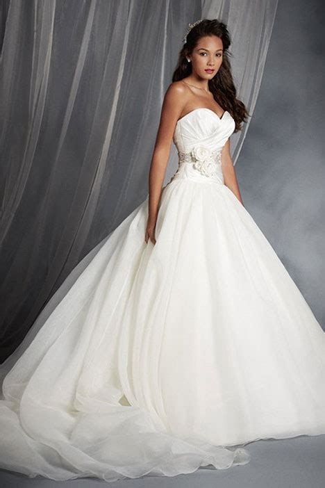 250 Snow White Wedding Dress By Alfred Angelo Disney Fairy Tale