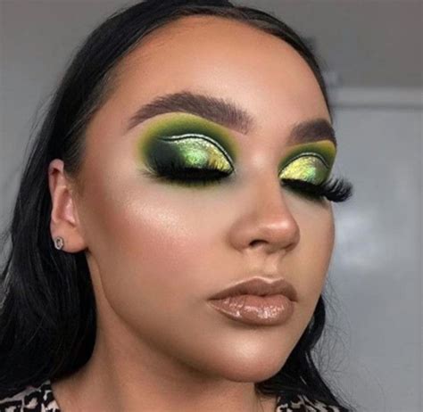 These Emerald Green Makeup Looks Will Brighten Up Your Summer Days Fashionisers Green