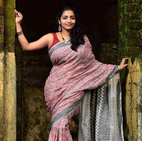 Beautiful Kerala Model Veena Parameswaran In Saree