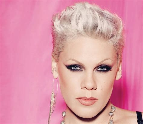 Pink The Singer Hairstyles Hairstylo Pink Singer Hair Styles Singer