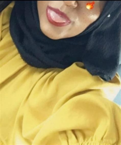 Hijabi Waiting For Cum All Over Her Face What Would You Do To Her Scrolller