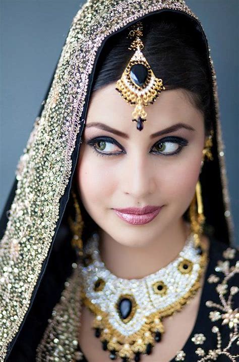 Stunning Bridal Makeup Wedding Wedding Makeup Looks Indian Bridal Makeup Bride Makeup