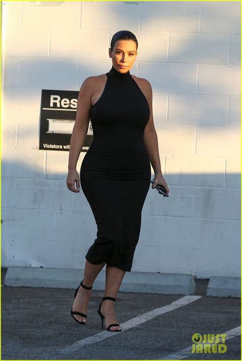 Full Sized Photo Of Kim Khloe Kardashian Show Off Curvaceous Bodies 27