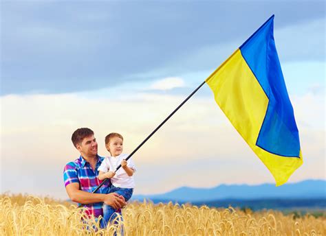 Після проголошення незалежності 1991 року народні депутати. 23 серпня - День Державного Прапора України!