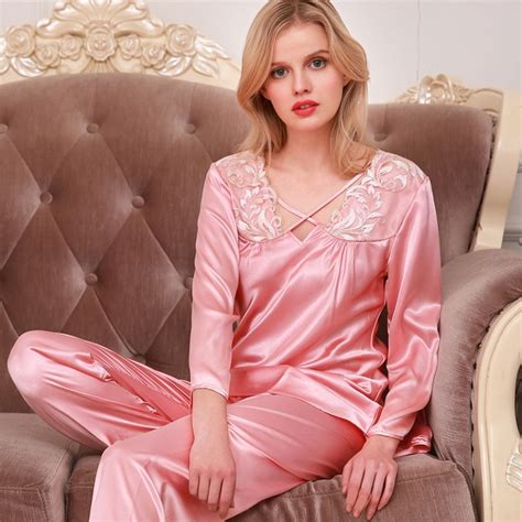 2018 New Elegant Luxury Silk Pajamas For Women Solid Embroidery Flower Pyjamas Women Lounge