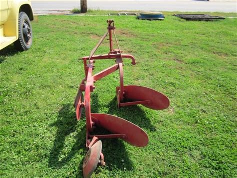 Dearborn Farm Equipment 10 156 2 Bottom Plow Bigiron Auctions
