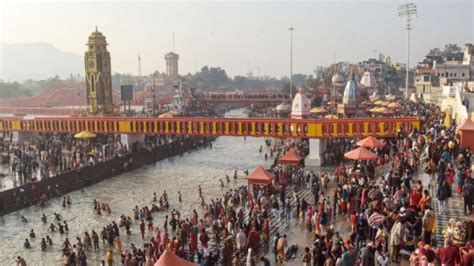 Basant Panchami Devotees Take Holy Dip In Ganga Video Dailymotion